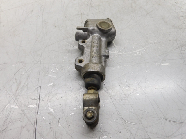 MAITRE CYLINDRE ARRIERE