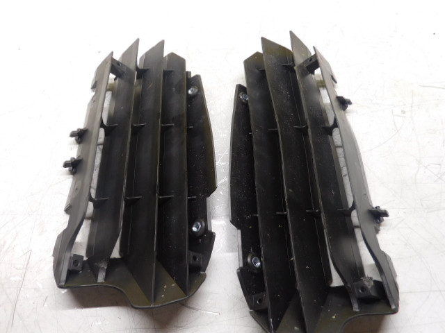 GRILLES DE RADIATEUR