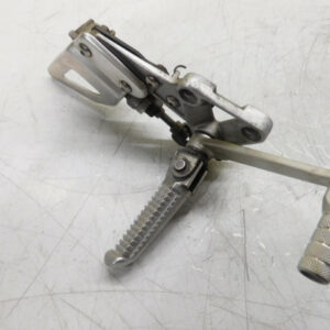 PLATINE AVANT DROITE