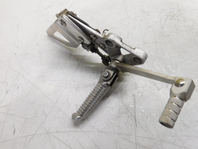 PLATINE AVANT DROITE