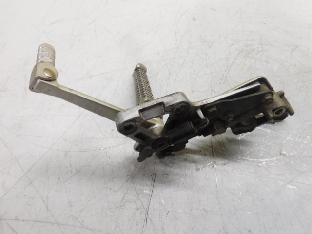 PLATINE AVANT DROITE