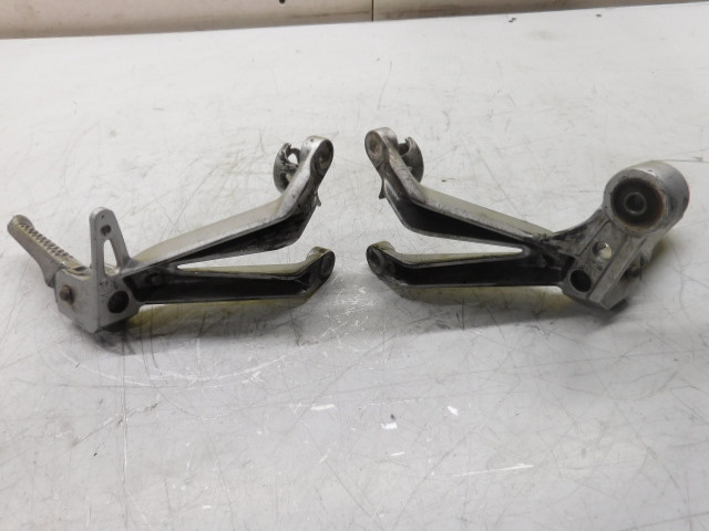 REPOSES PIED ARRIERE