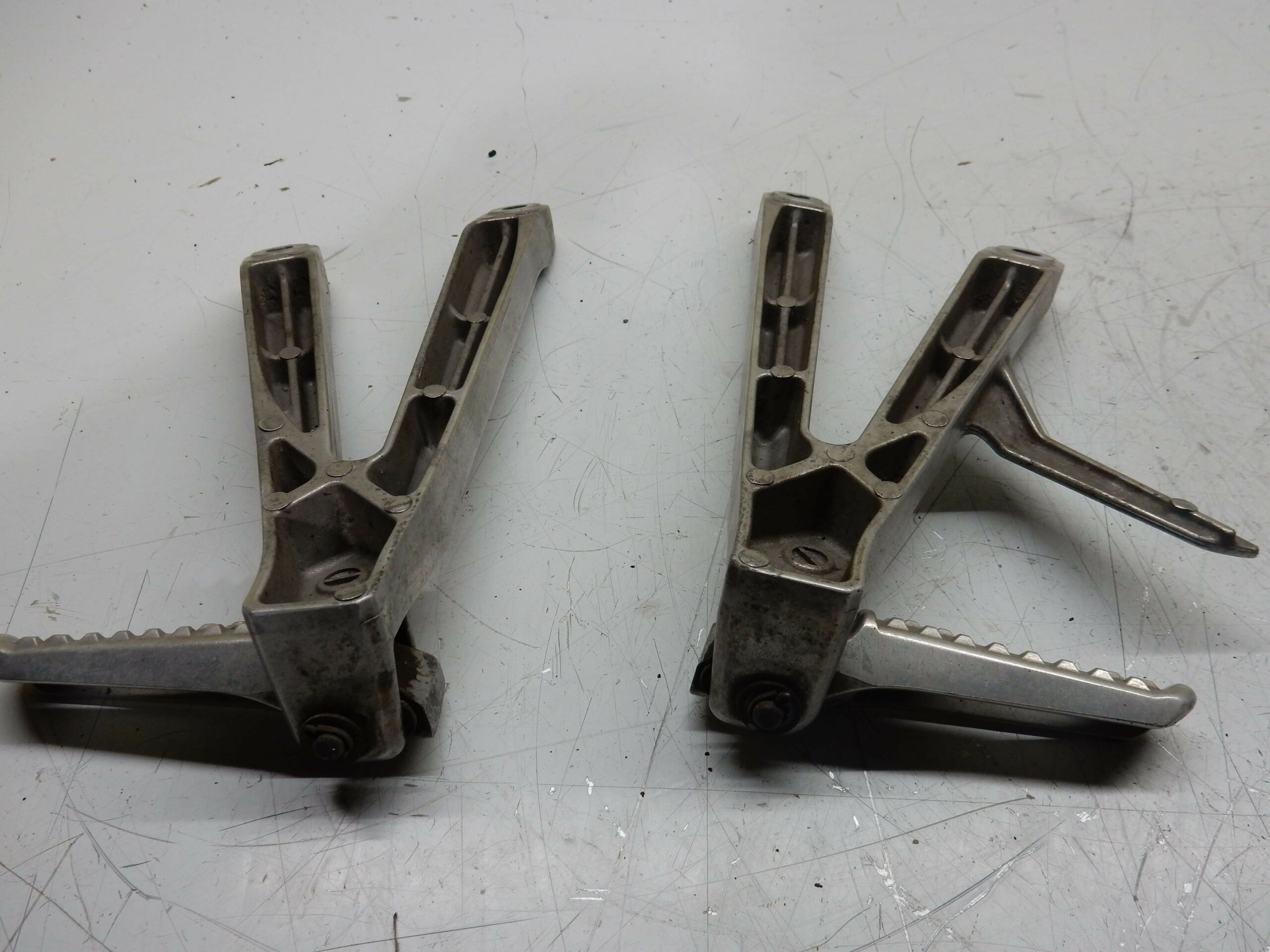 PLATINES REPOSE PIED ARRIERE