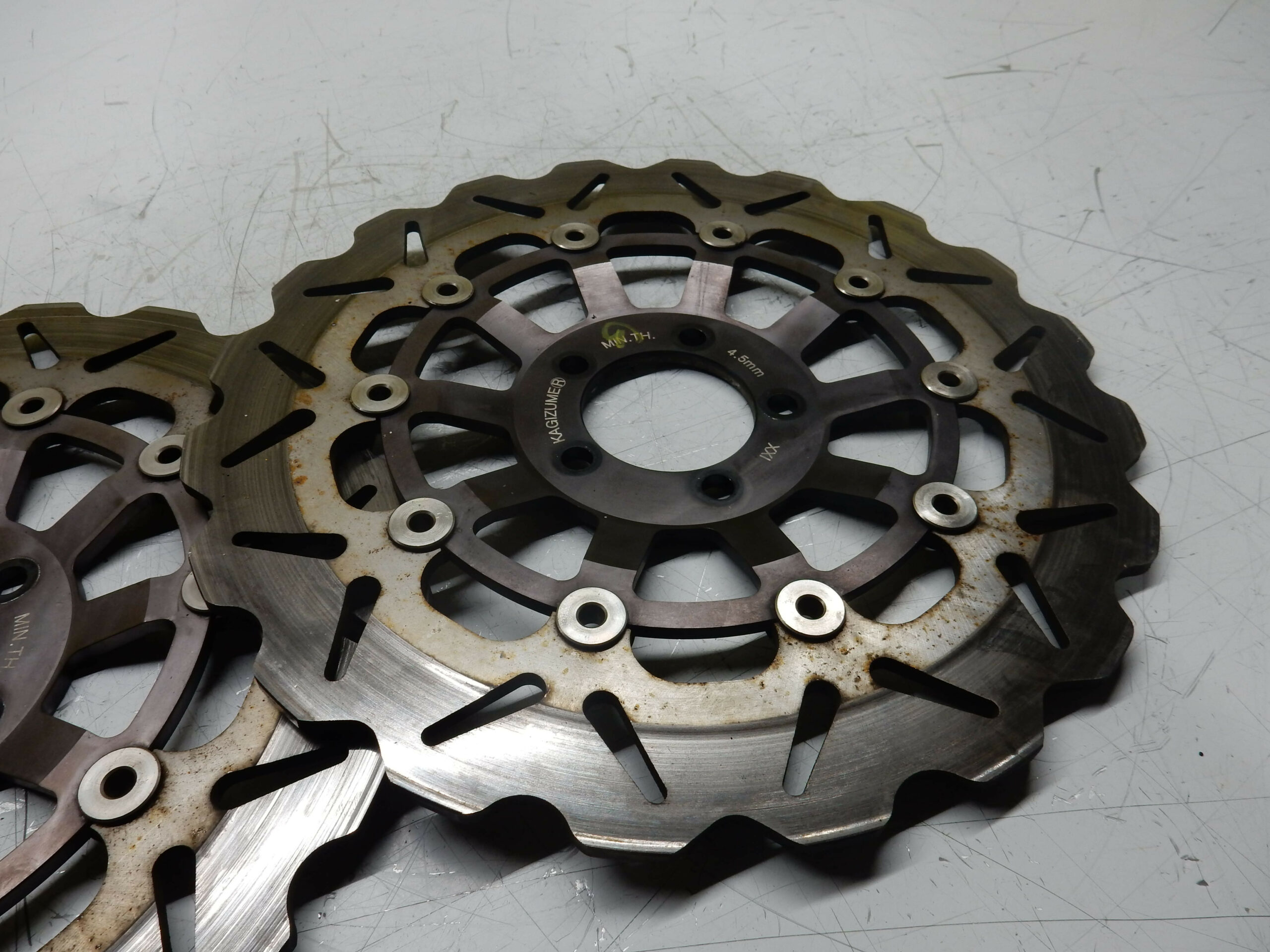 DISQUES DE FREIN AVANT