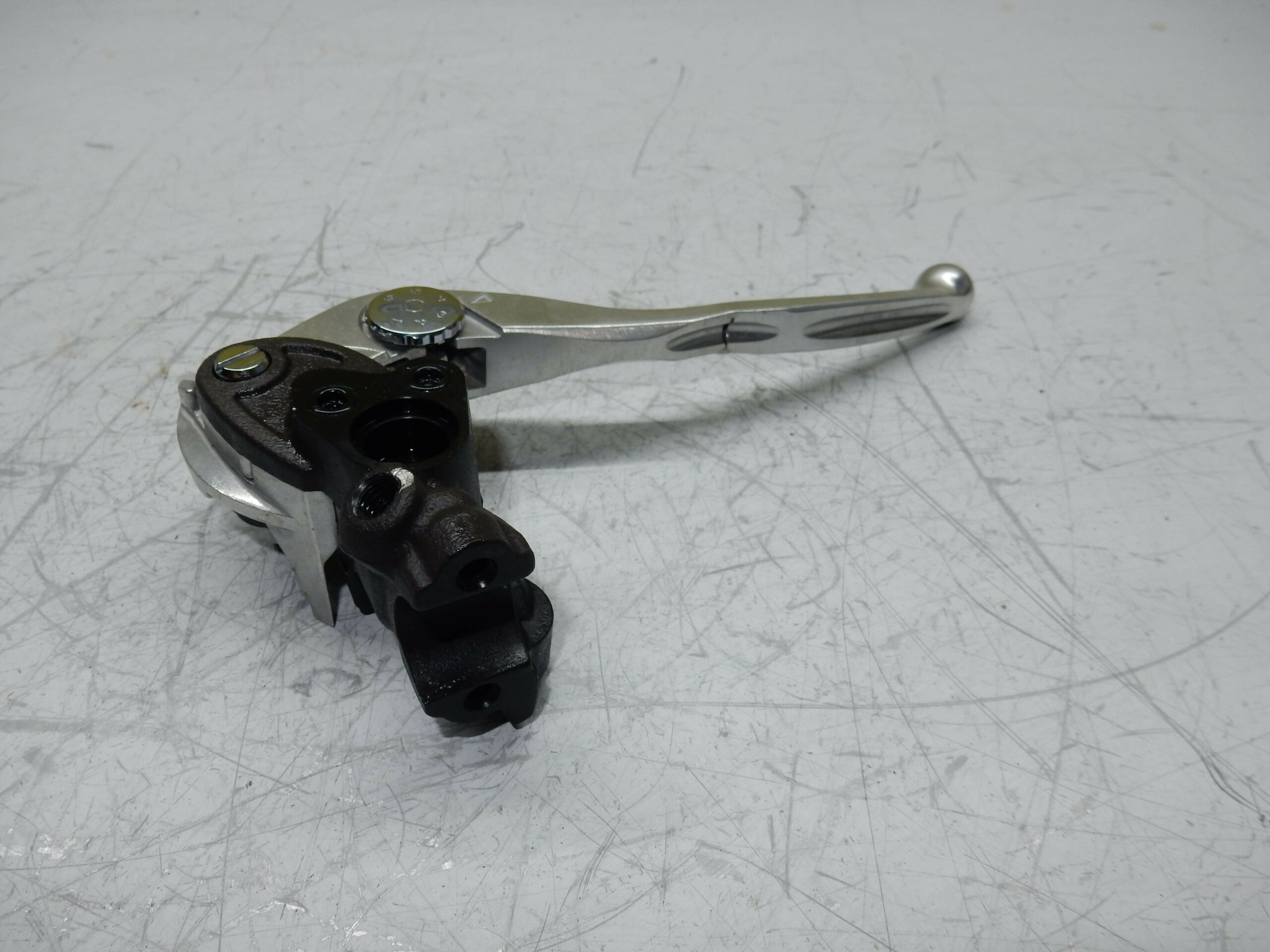 MAITRE CYLINDRE DE FREIN AVANT