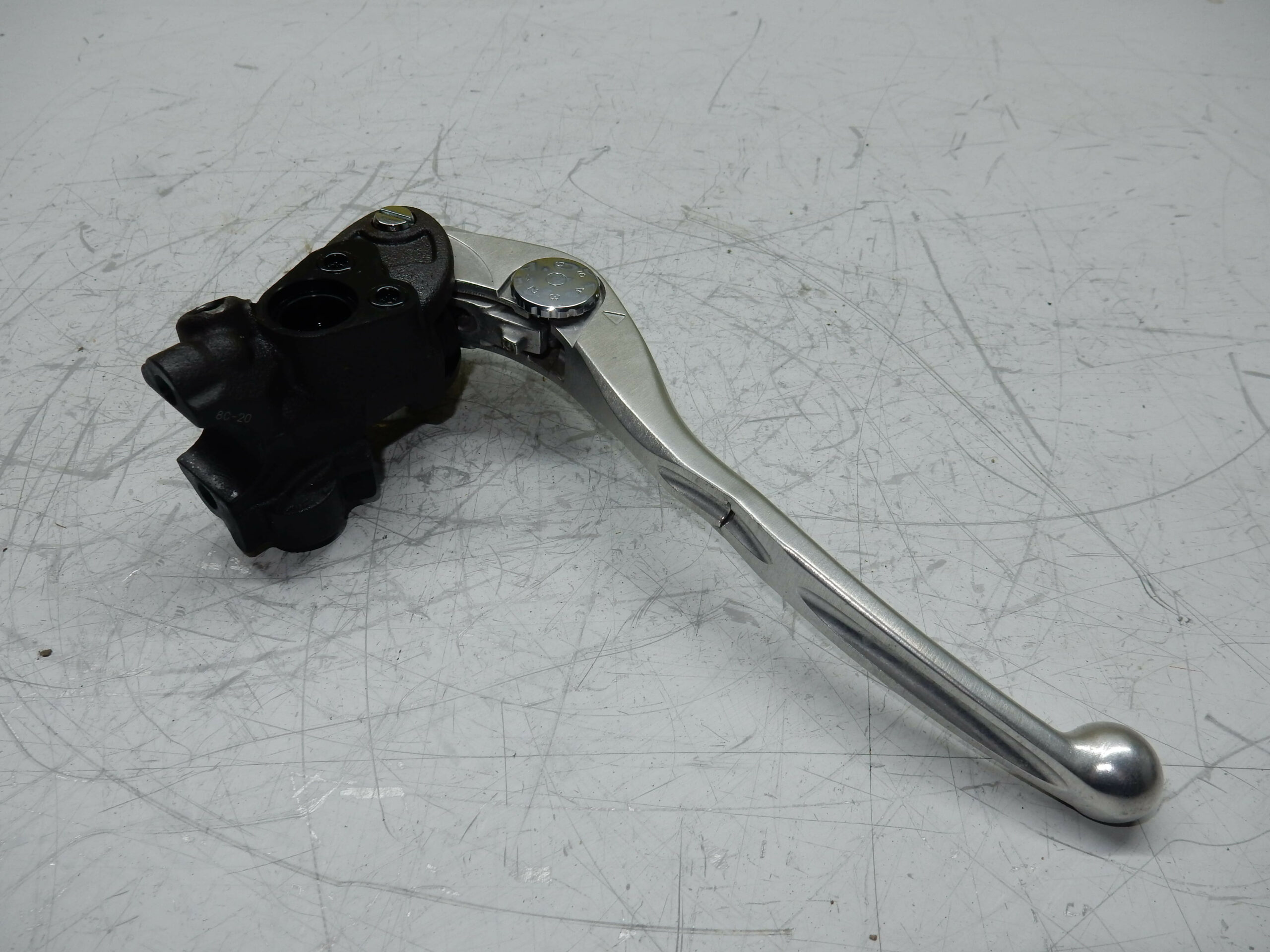 MAITRE CYLINDRE DE FREIN AVANT