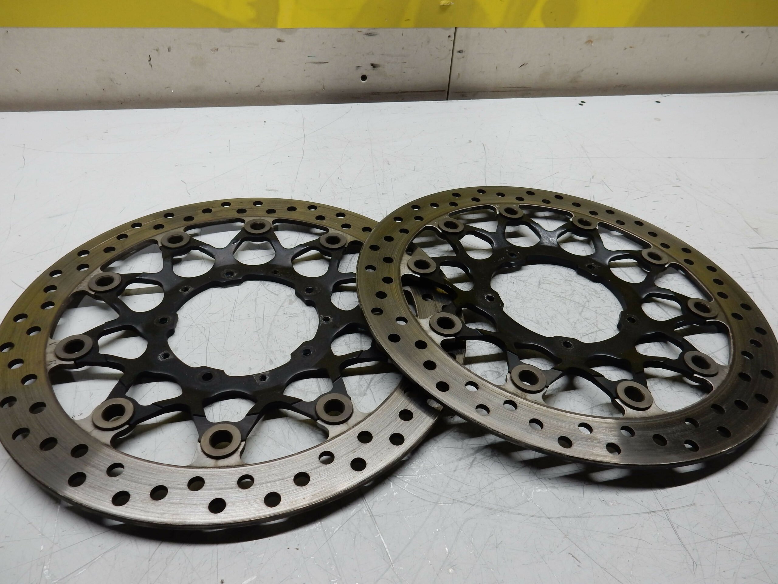 DISQUES DE FREIN AVANT