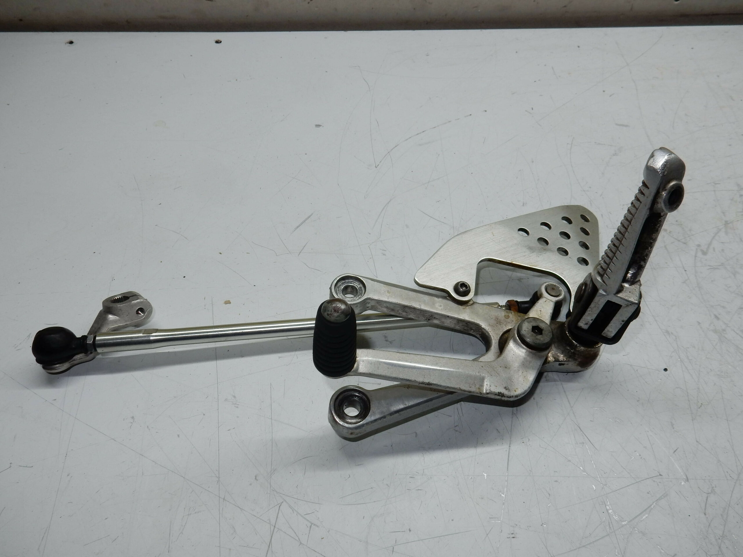 PLATINE AVANT GAUCHE