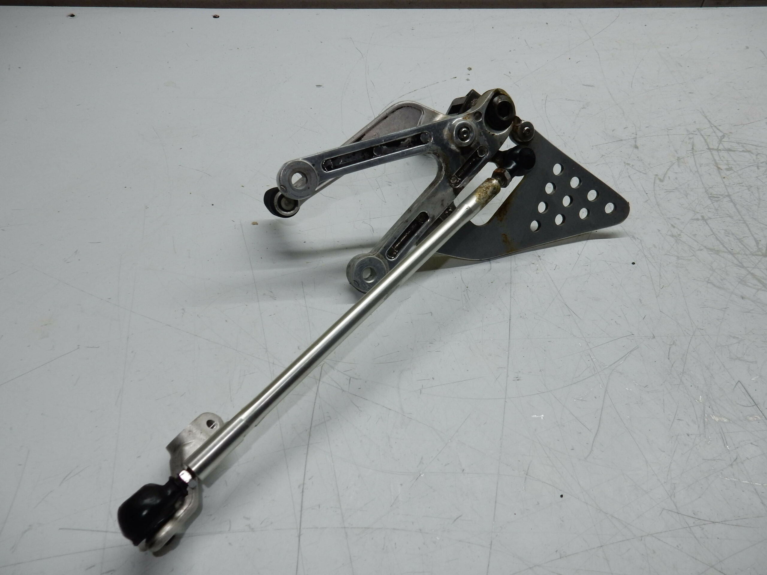 PLATINE AVANT GAUCHE