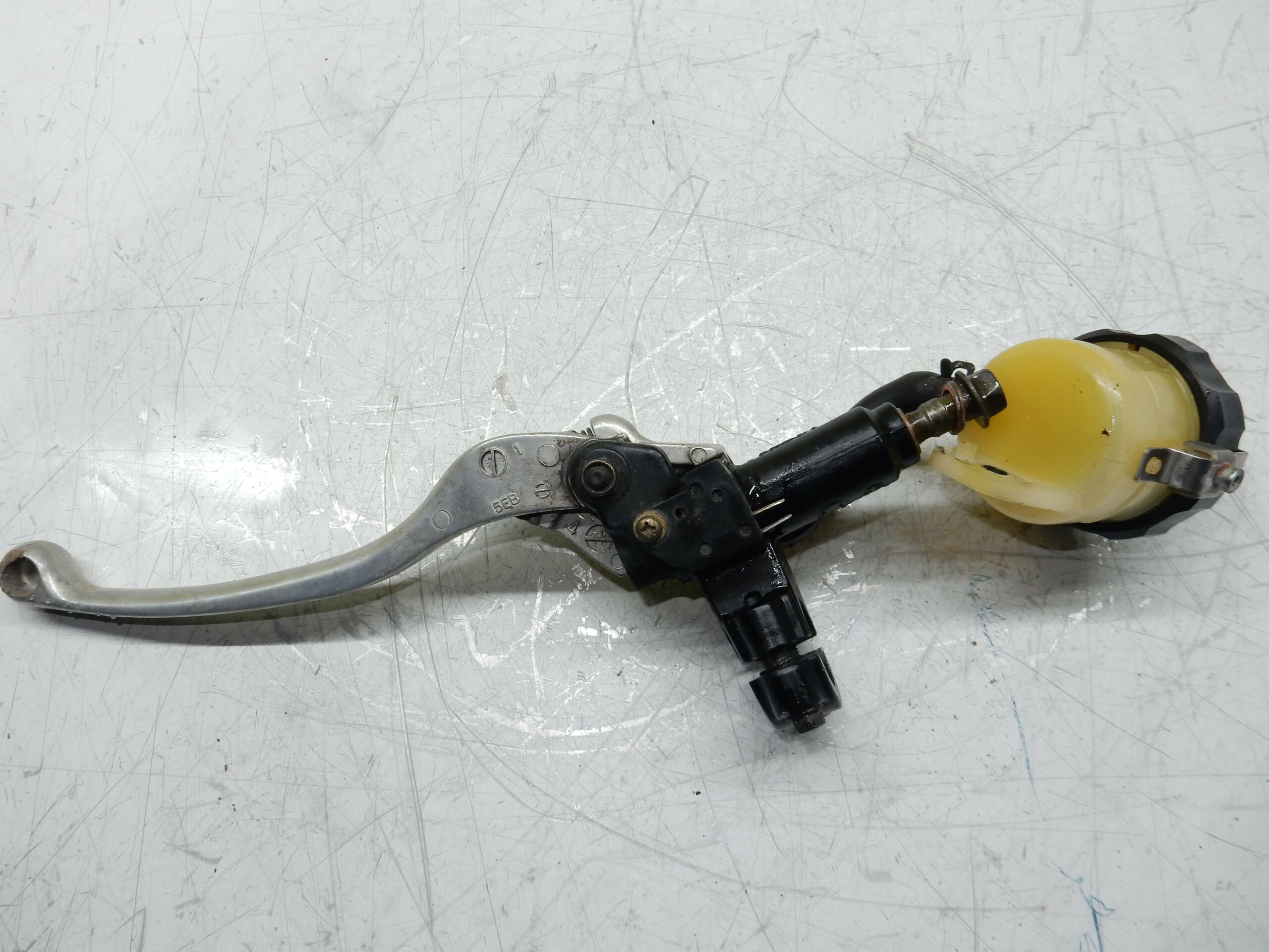 MAITRE CYLINDRE DE FREIN AVANT