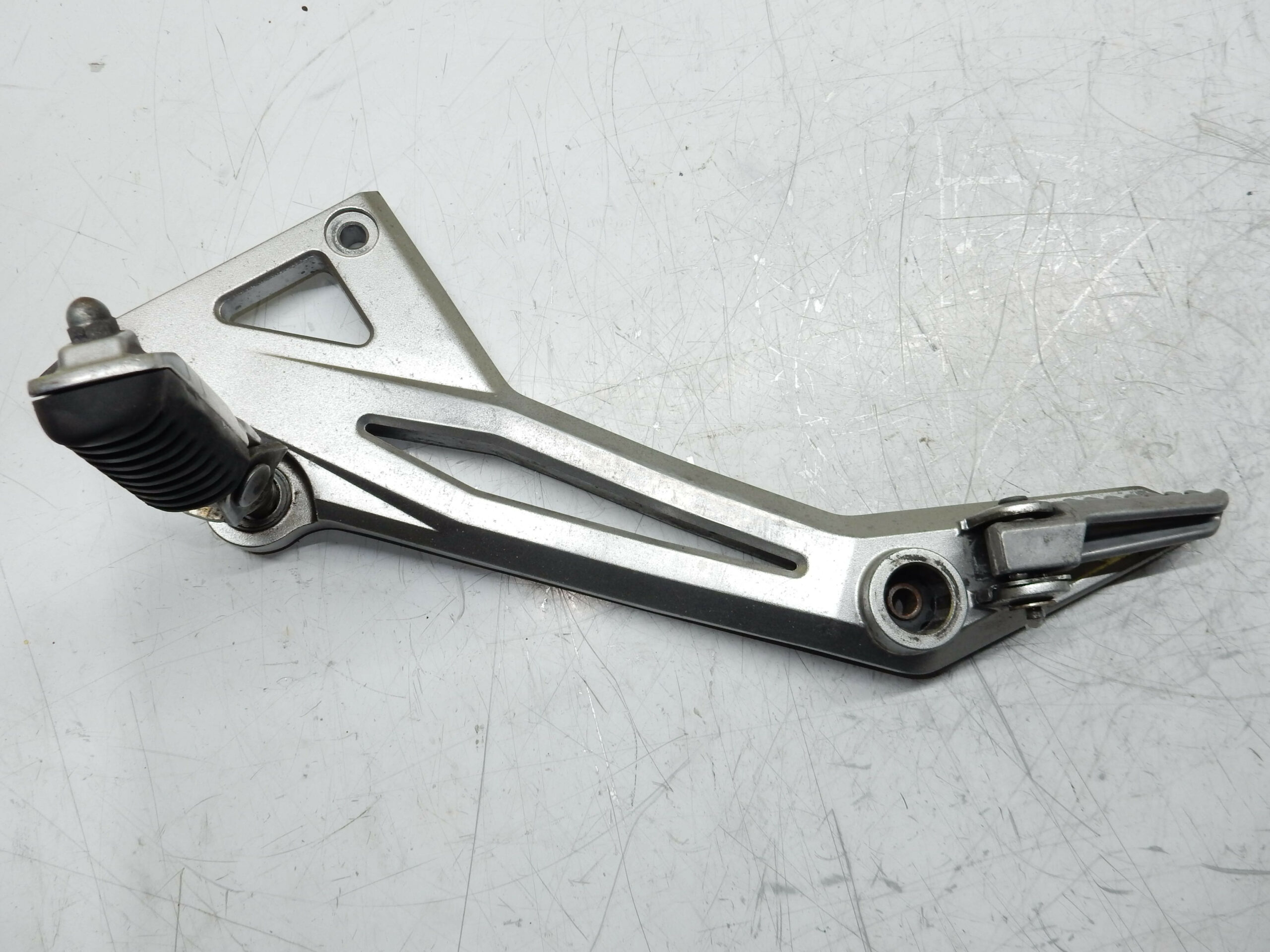 PLATINE REPOSE PIED GAUCHE