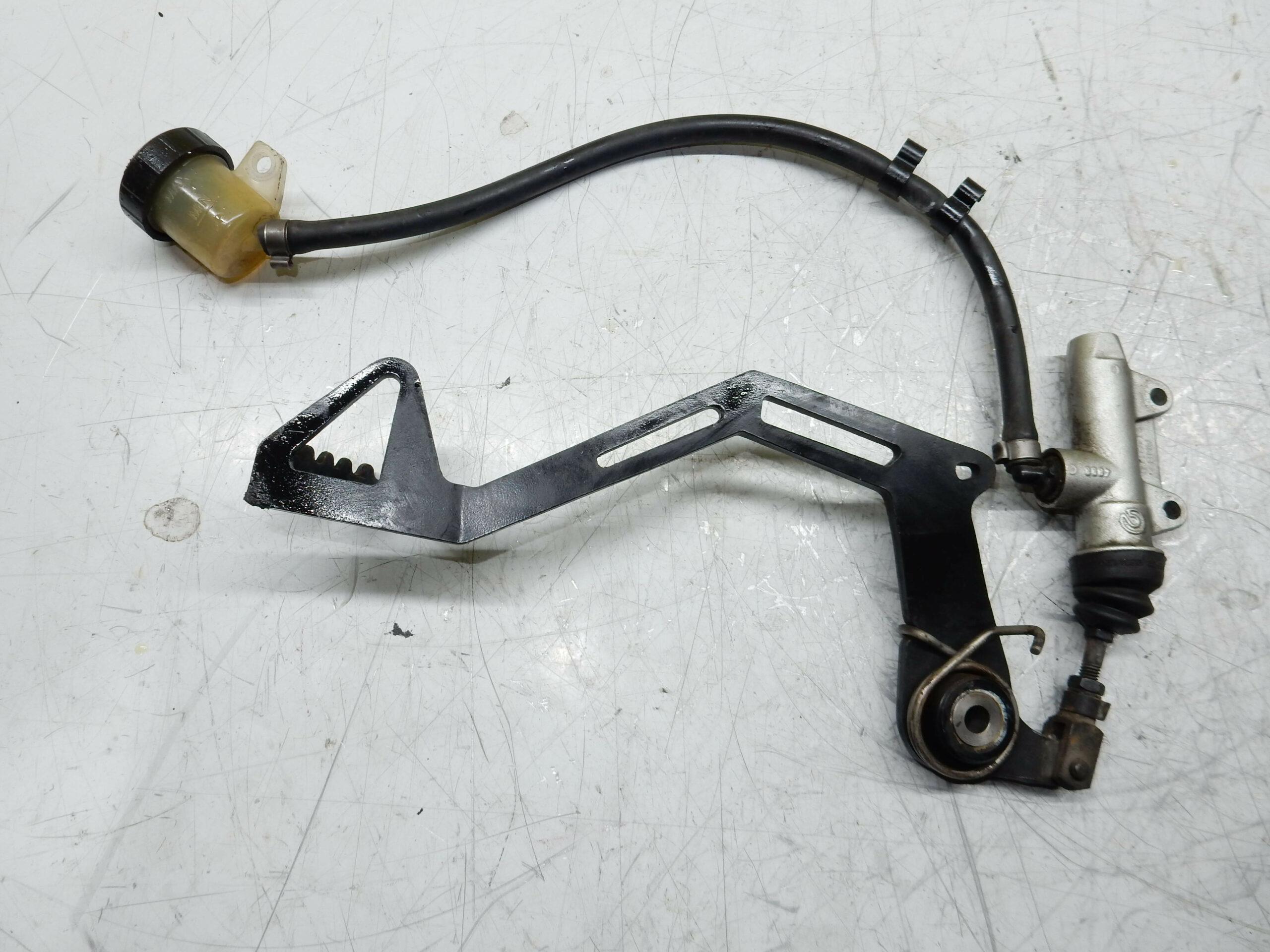 MAITRE CYLINDRE ARRIERE