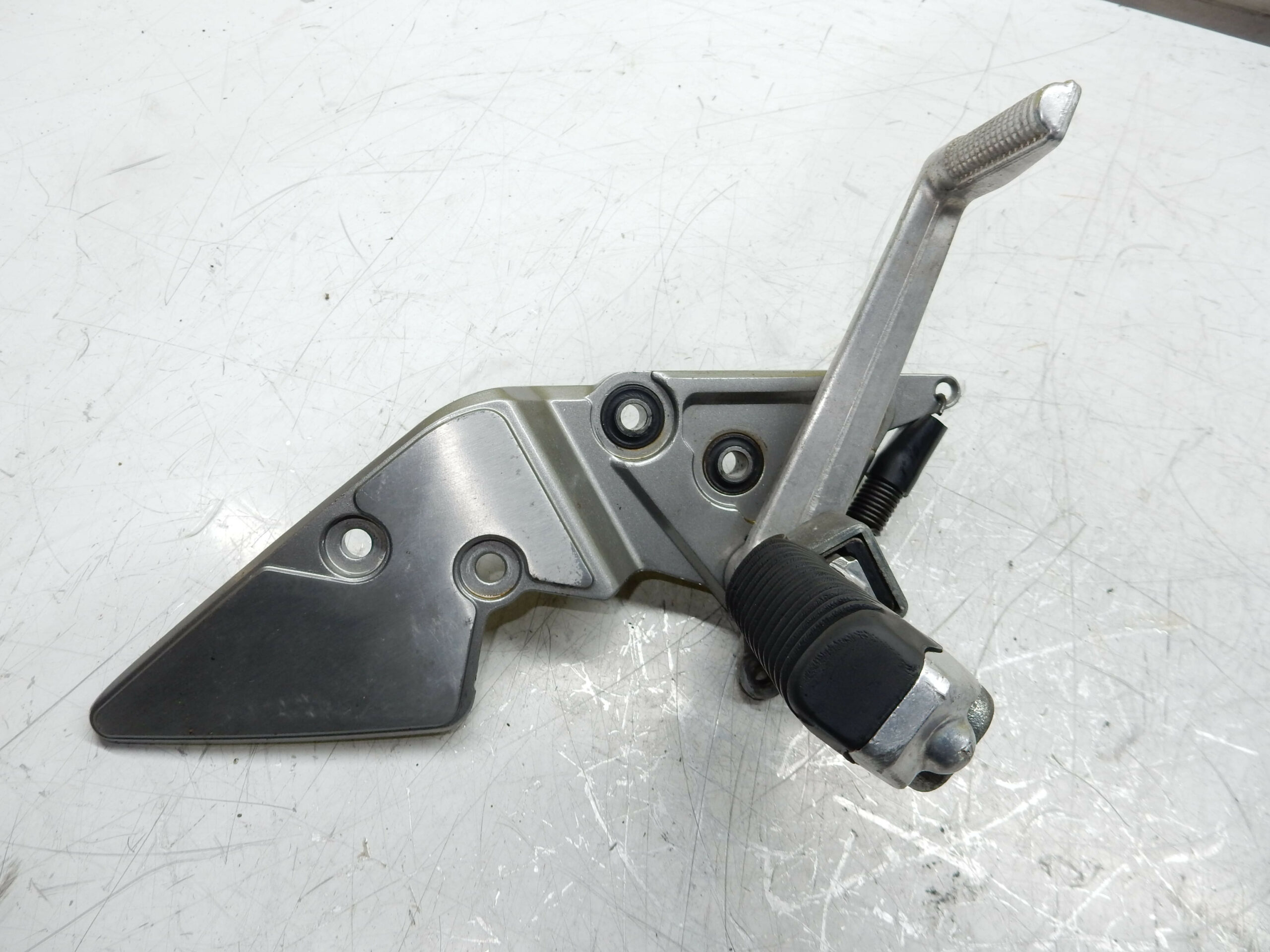 REPOSE PIED AVANT DROIT