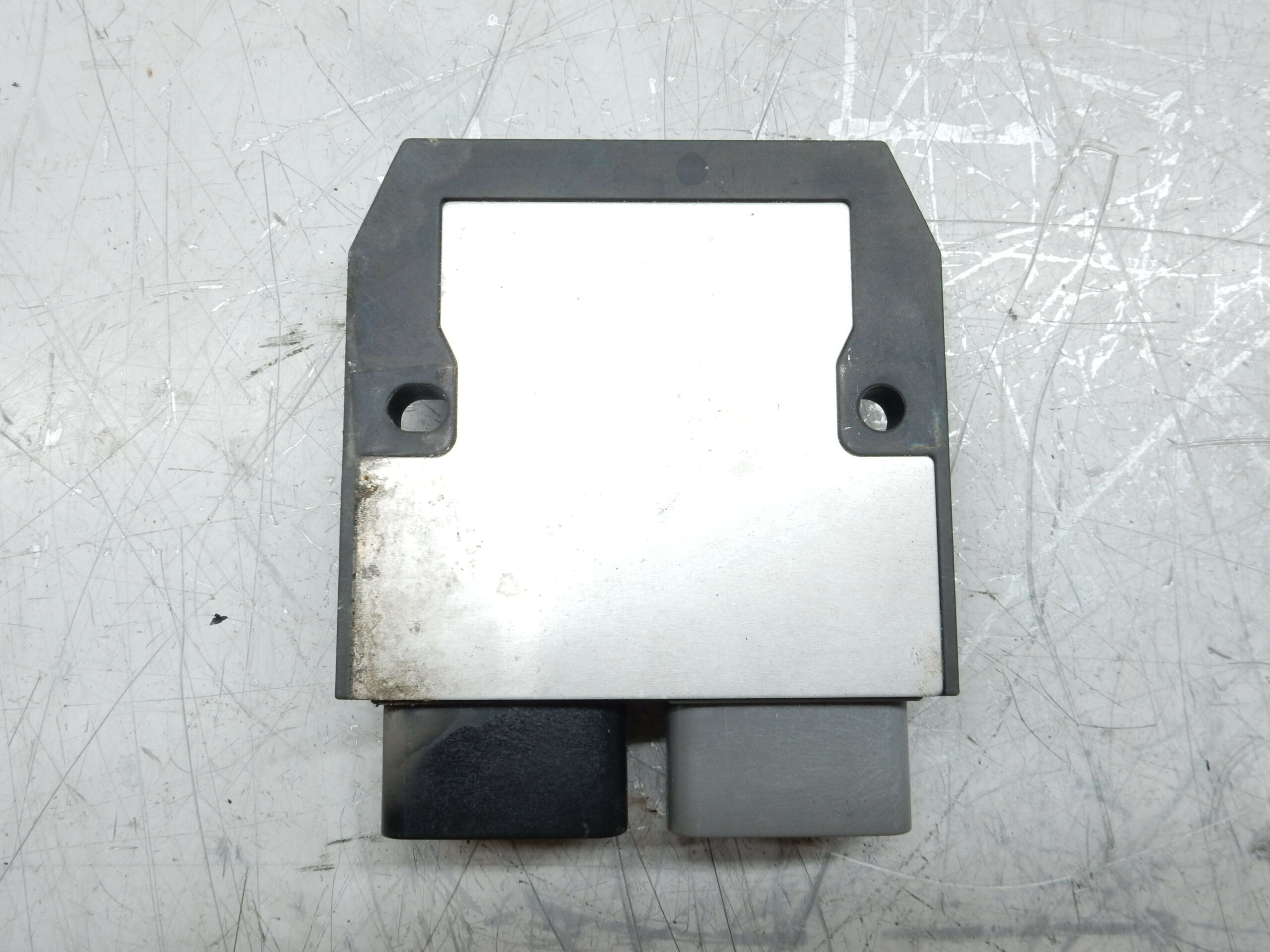 REGULATEUR DE TENSION