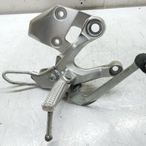 PLATINE REPOSE PIED AVANT DROIT