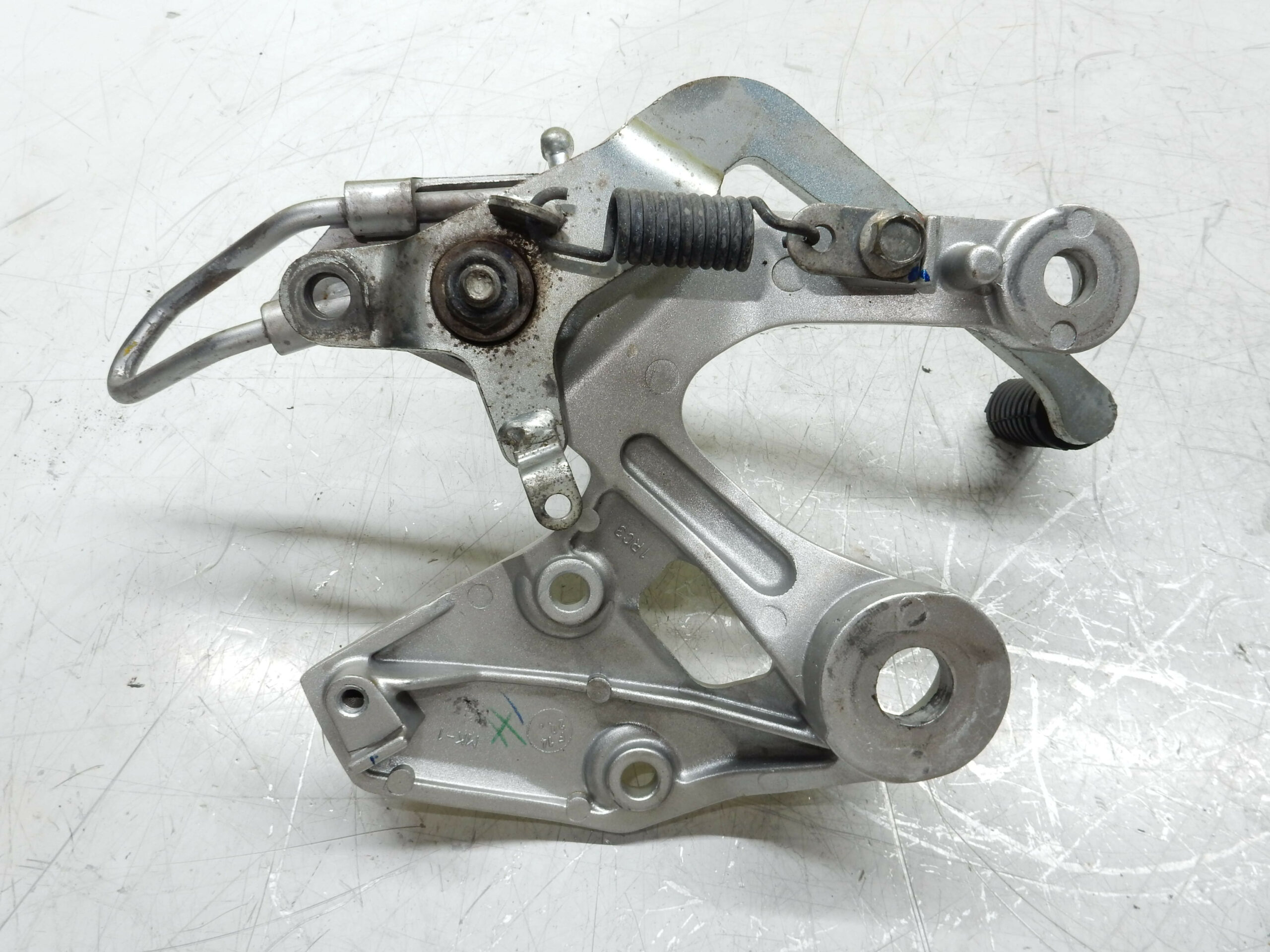 PLATINE REPOSE PIED AVANT DROIT