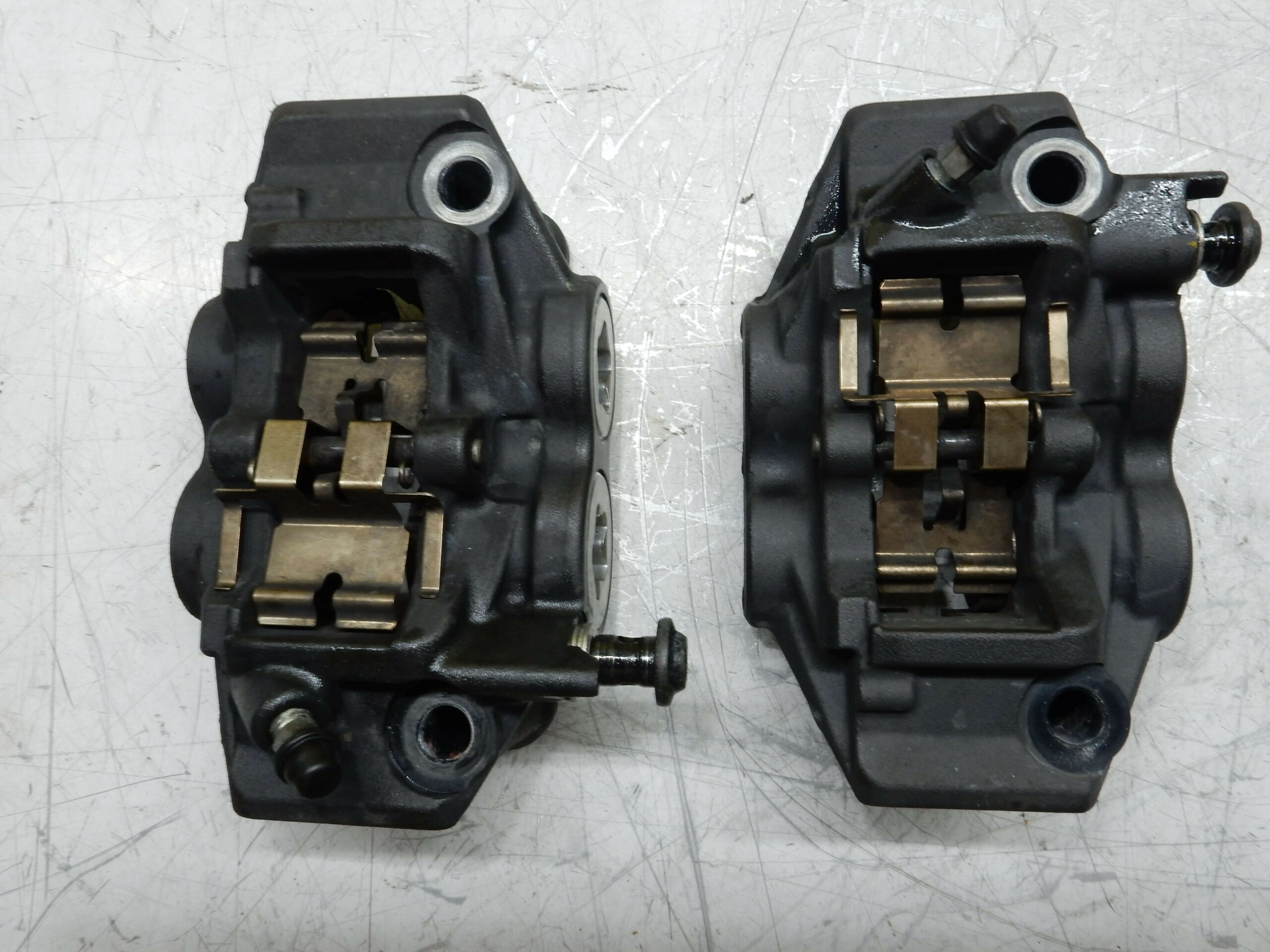 ETRIER DE FREIN AVANT