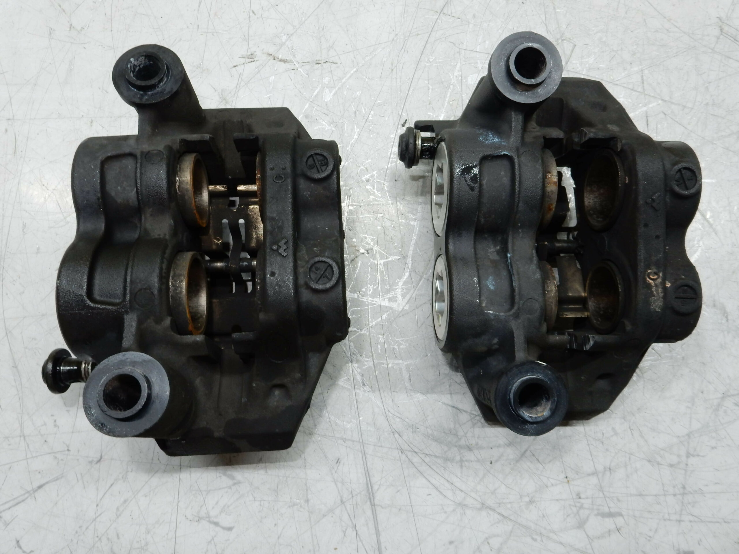 ETRIER DE FREIN AVANT