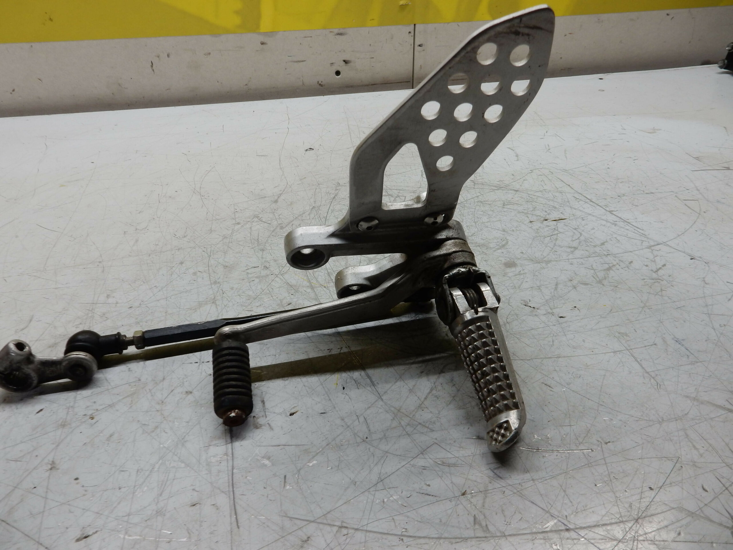 platine repose avant gauche