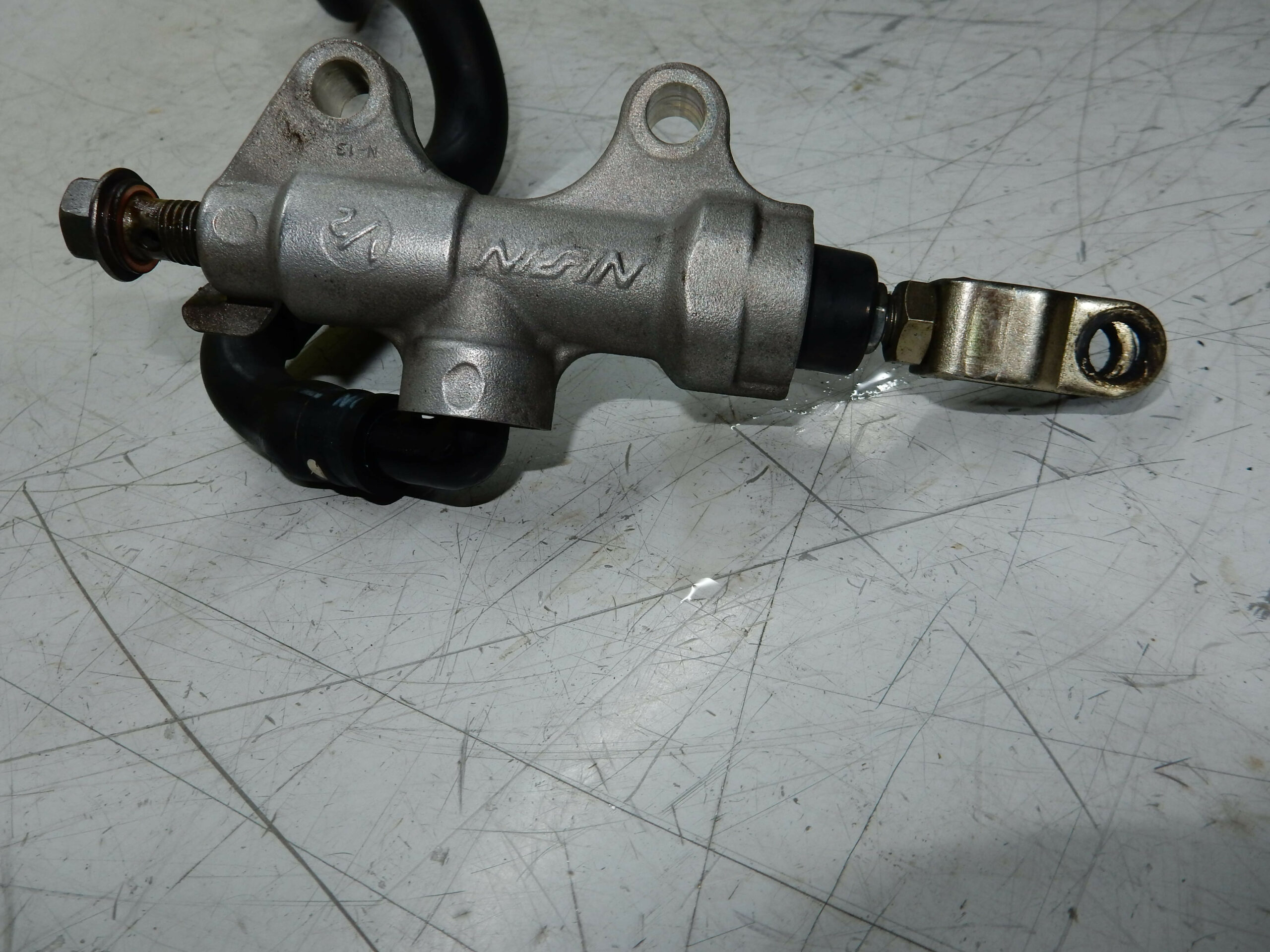 maitre cylindre de frein arrière