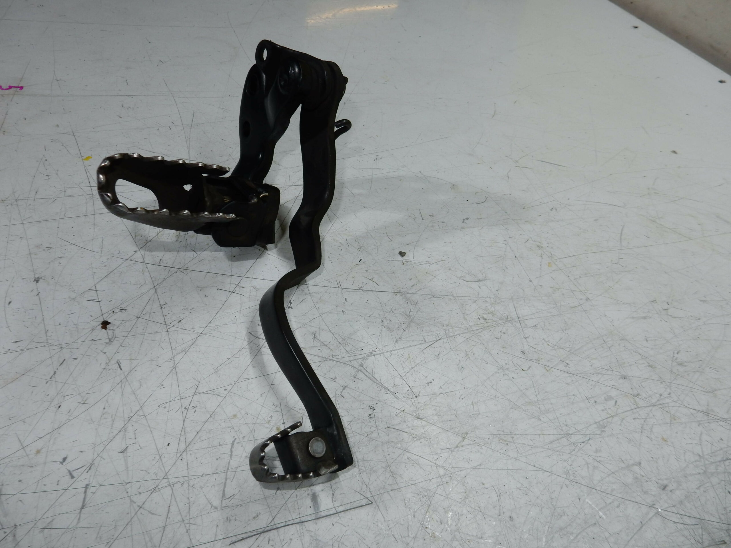 repose pied avant droit