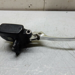 maitre cylindre de frein avant