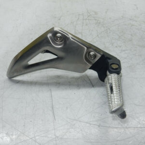 platine repose pied avant droite