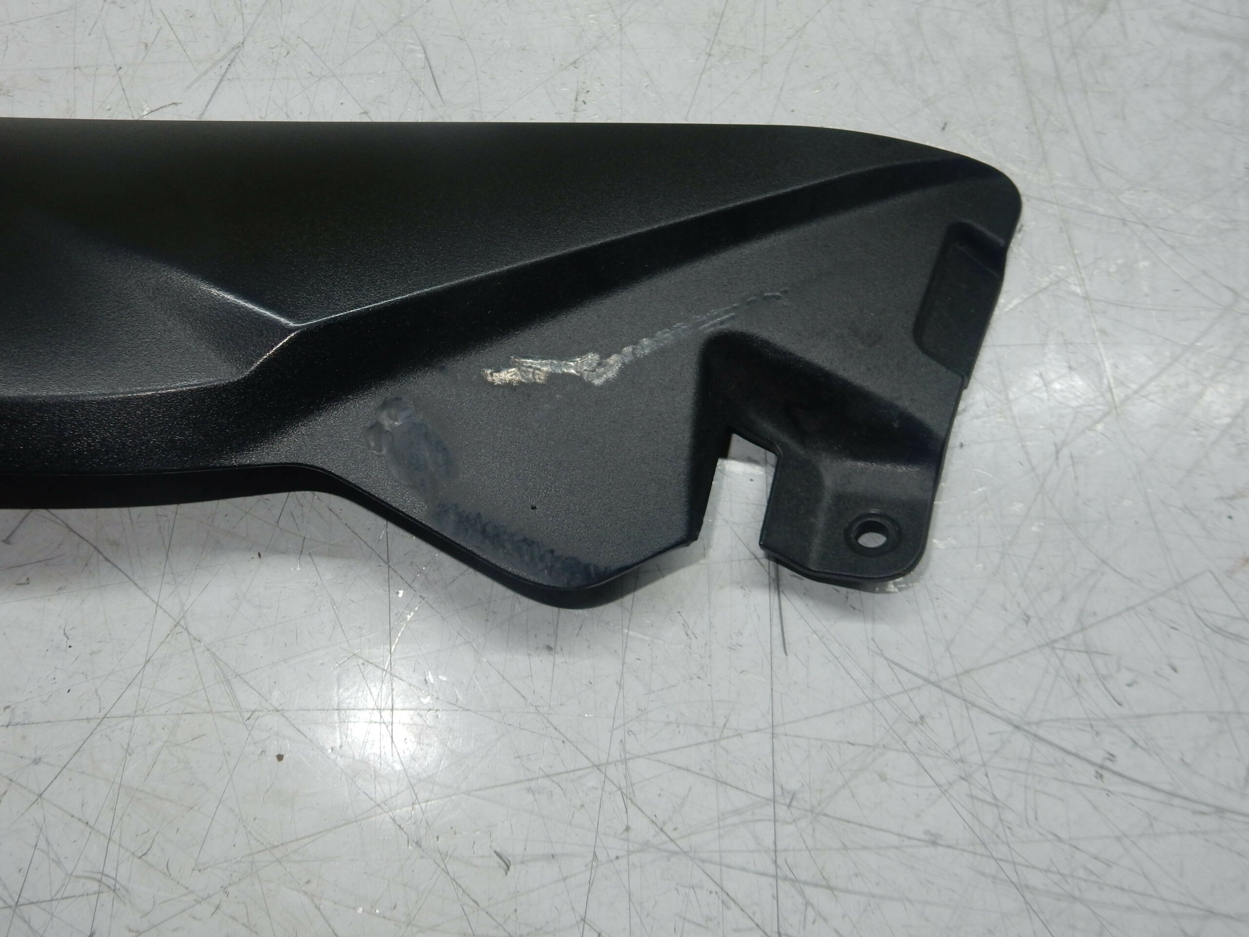 cache sous reservoir droite