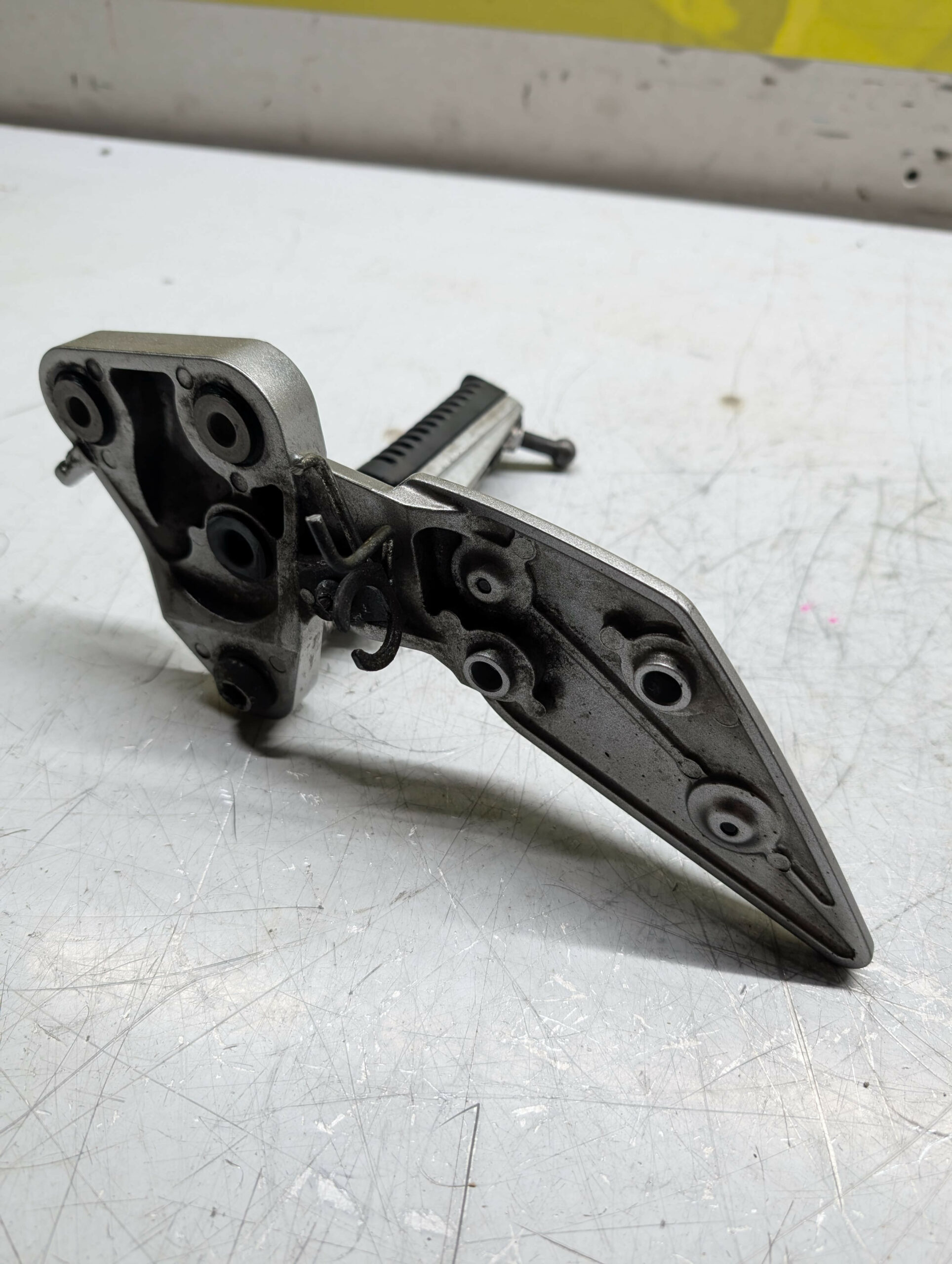 platine avant droite