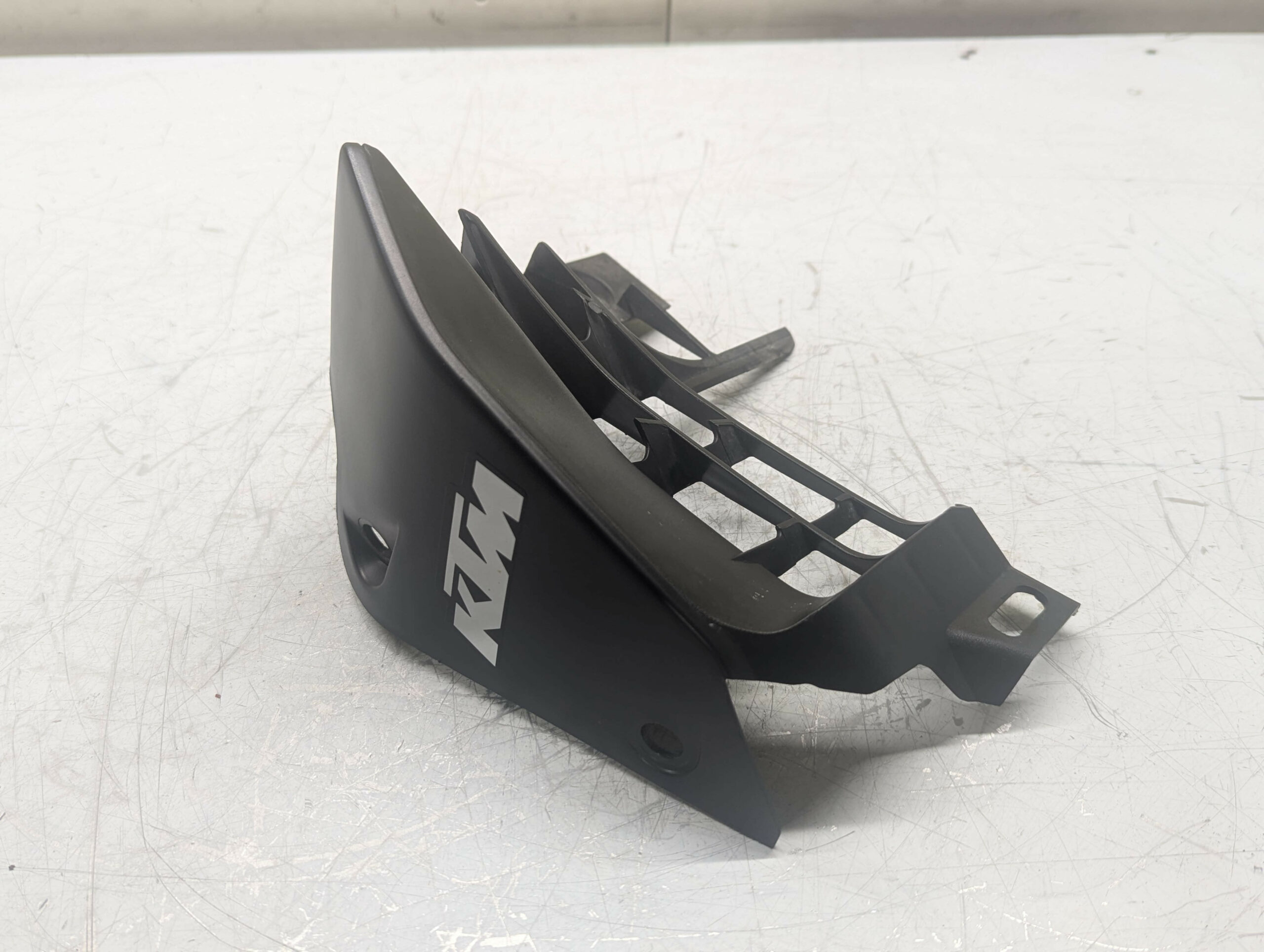 ECOPE RADIATEUR DROITE