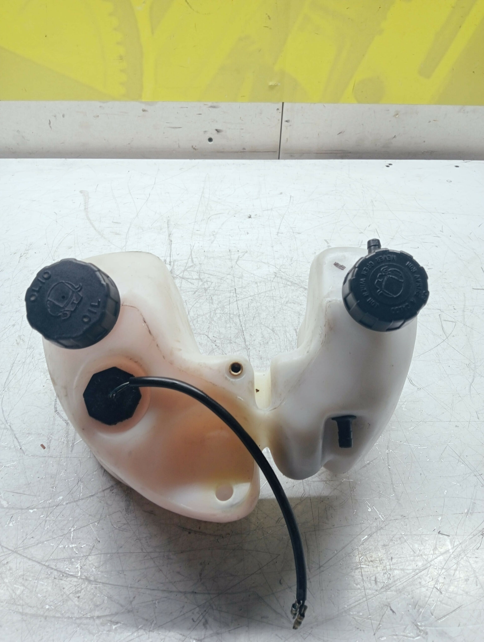 réservoir d'huile et eau