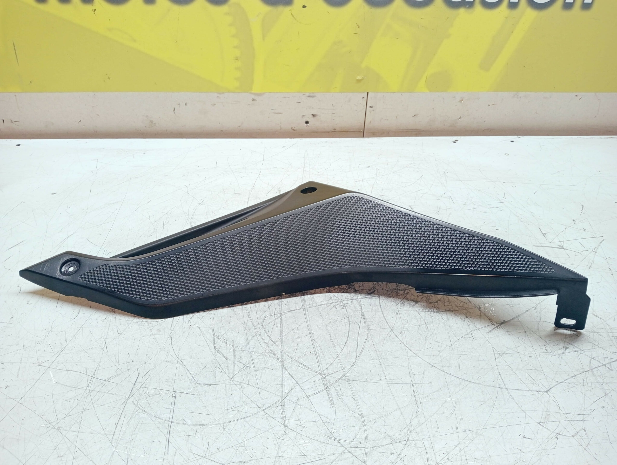 carenage lateral droit