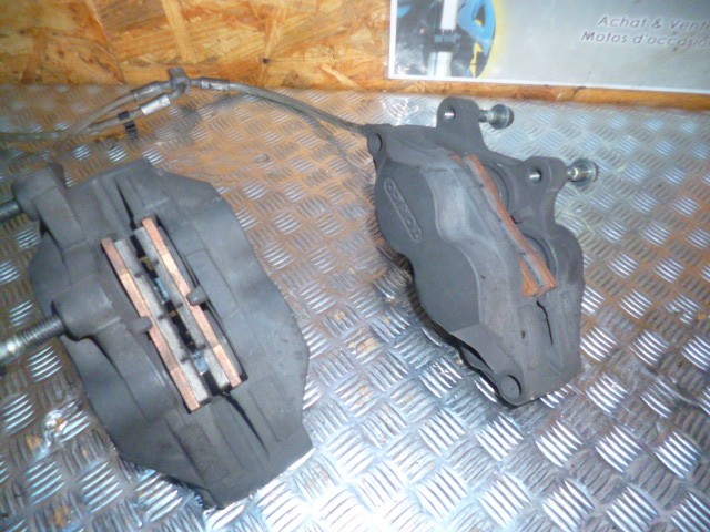 Etriers de freins avant