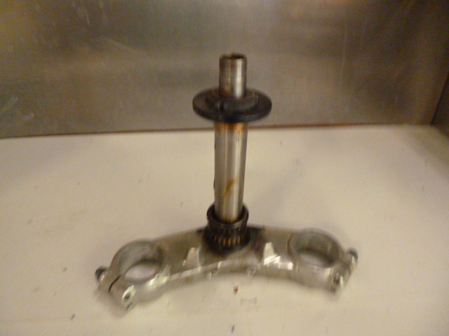 te de fourche inferieur