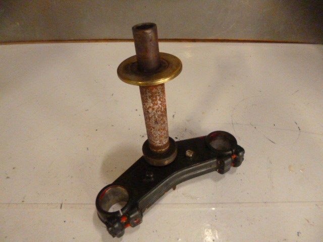 Te de fourche inférieur