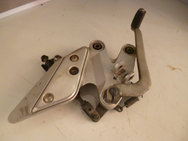 platine avant droite