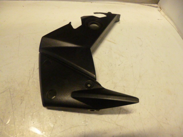 cache latéral droite