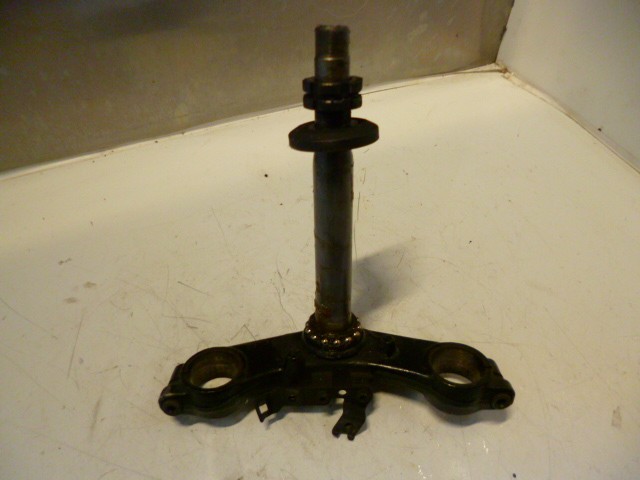 te de fourche inférieur