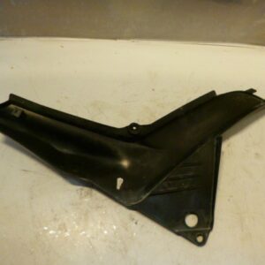 cache sous selle (droit)