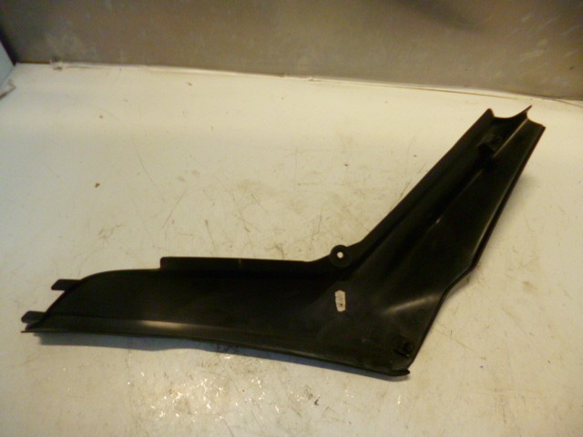 cache sous selle (gauche)