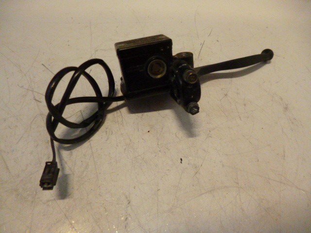 maître cylindre de frein avant