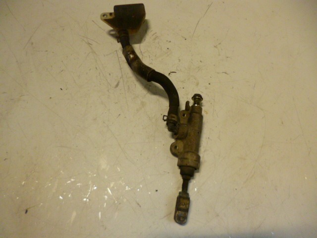 maître cylindre de frein arrière