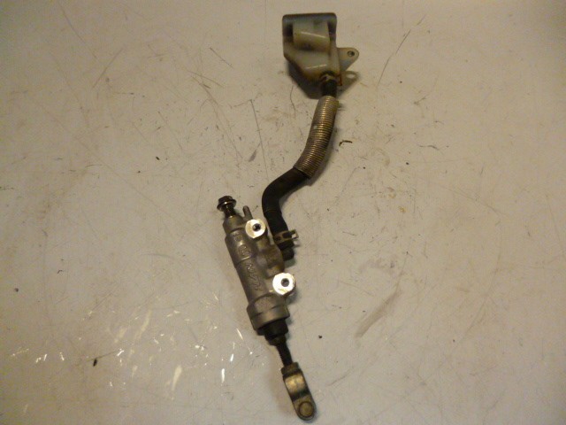 maître cylindre de frein arrière