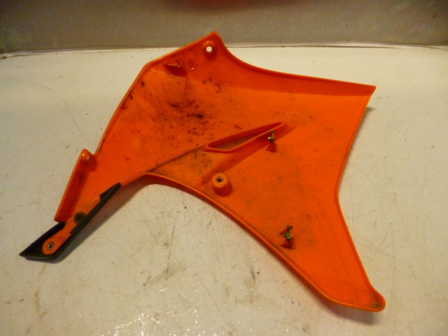 carénage latéral gauche (avant)