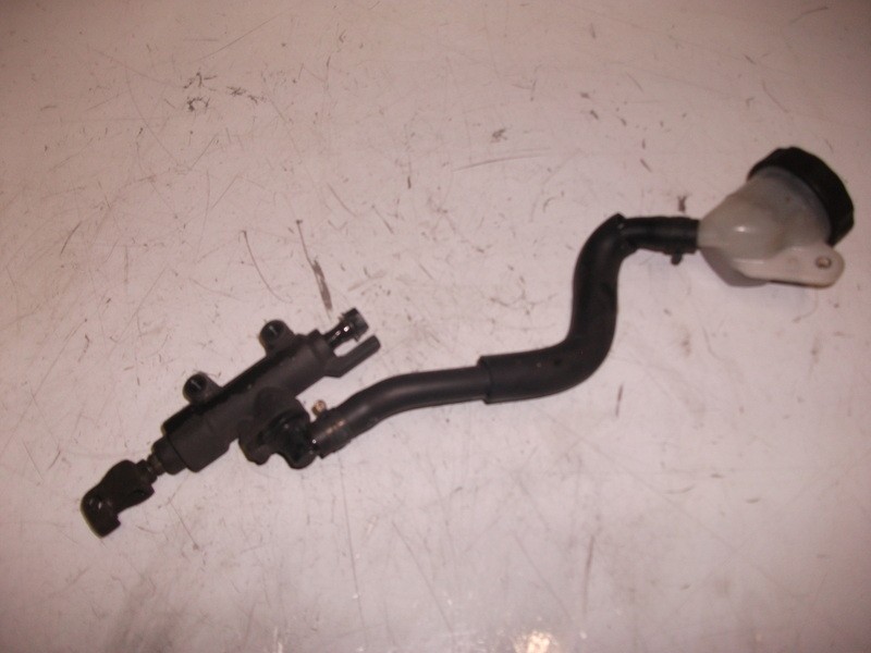 maître cylindre de frein arrière