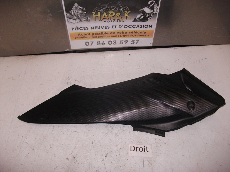 cache latéral droit