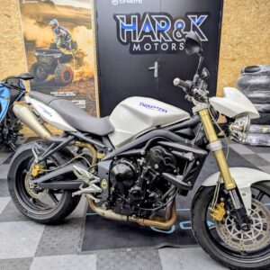 TRIUMPH STREET TRIPLE 675