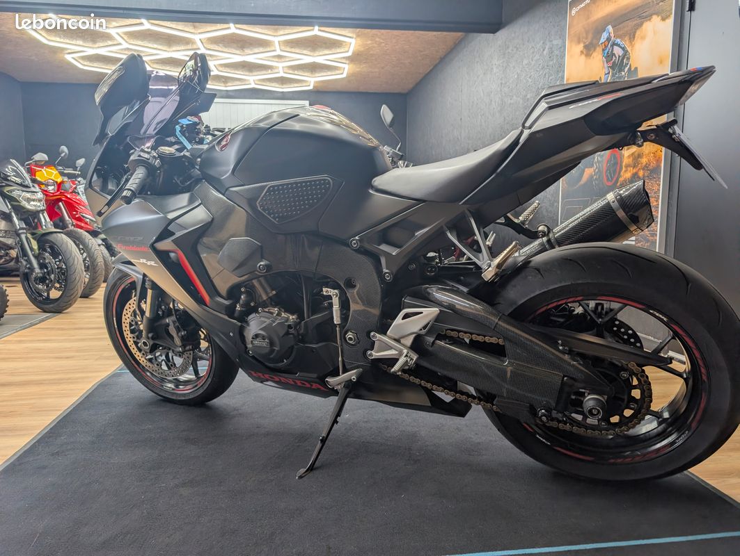HONDA CBR 1000 RR