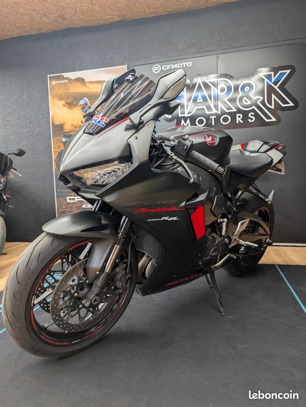 HONDA CBR 1000 RR