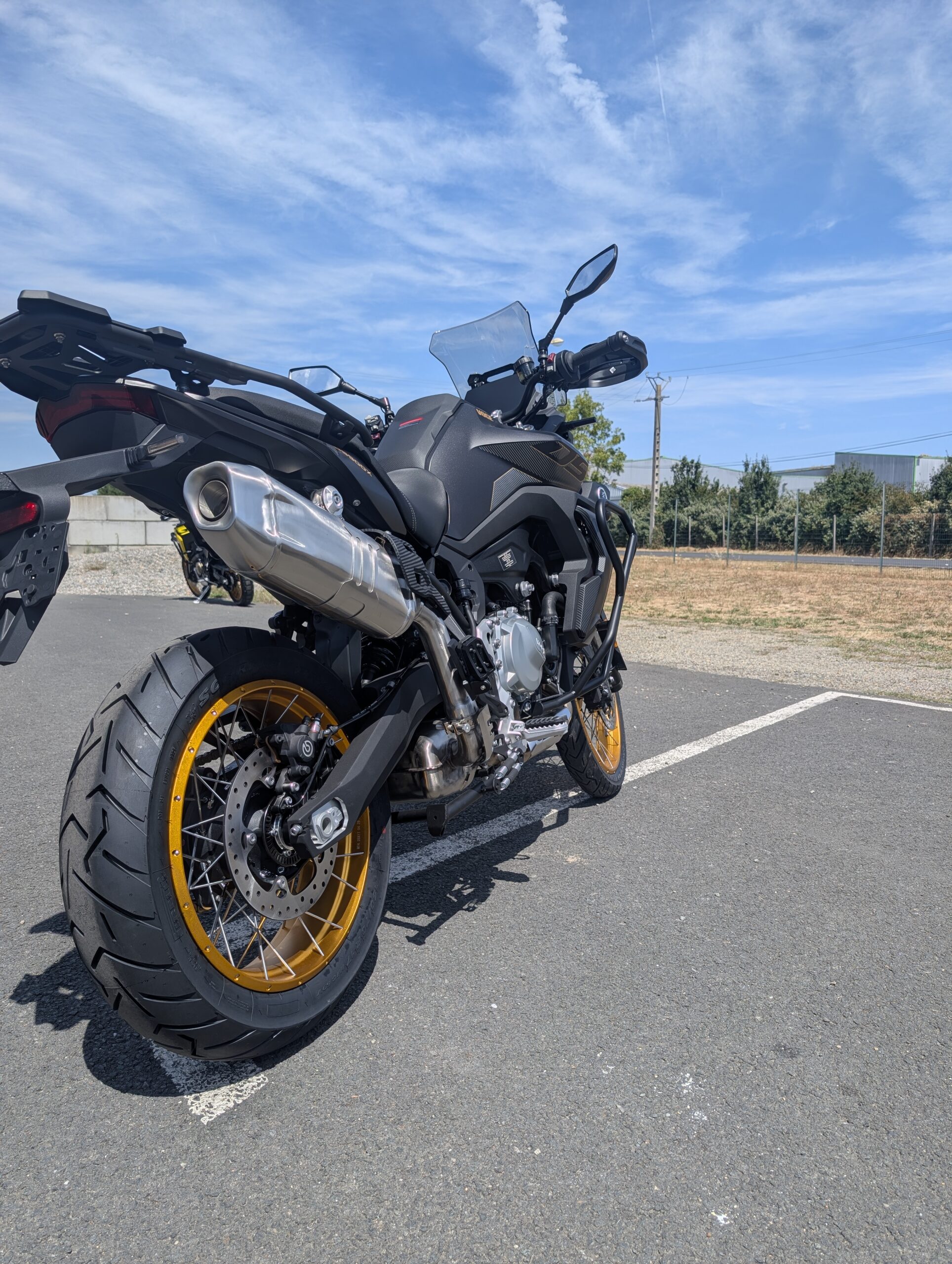 VOGE 900 DSX